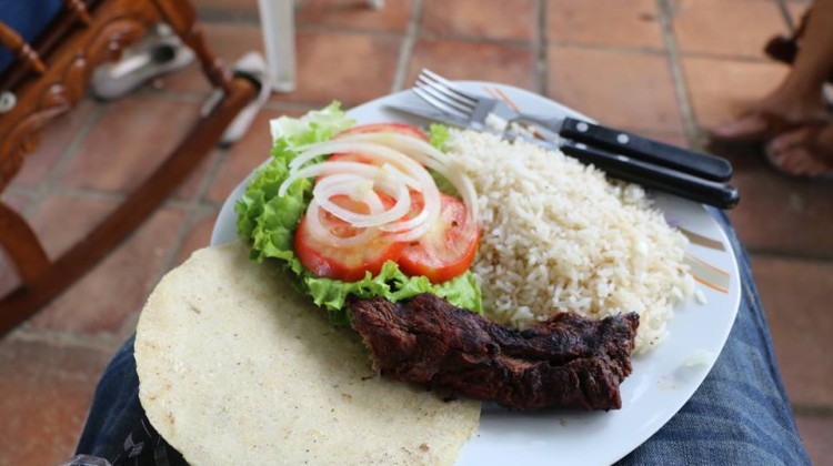La carne asada una comida muy familiar en Nicaragua