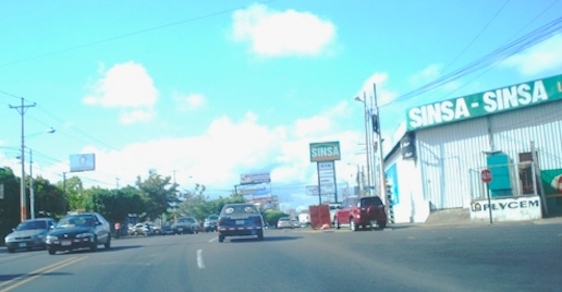 Calle Principal de Altamira en Managua