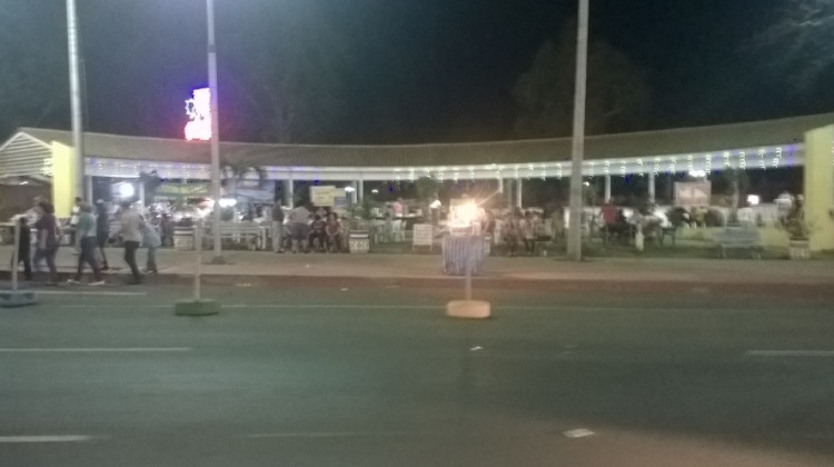Los nuevos tiangues en la Avenida Bolívar en Managua