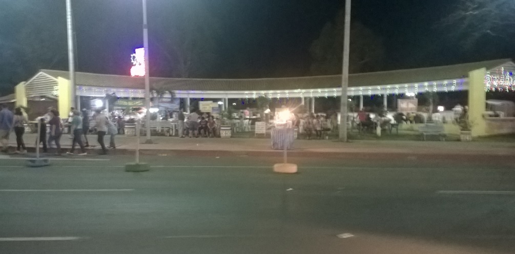 Los nuevos tiangues en la Avenida Bolívar en Managua