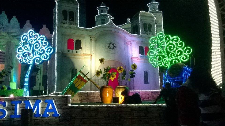 Replicas en Avenida Bolívar lleva de música y colores