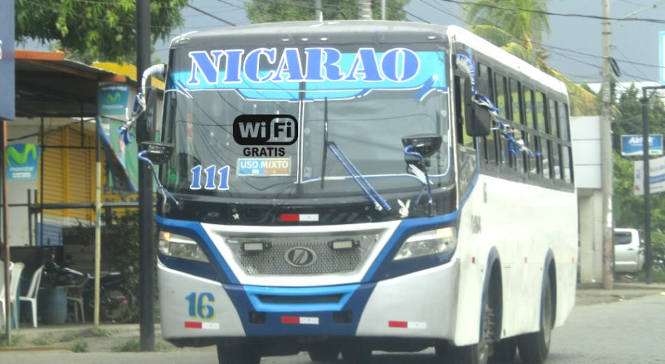Así se viaja en los buses de Managua
