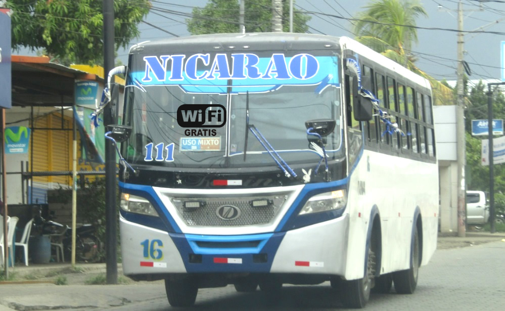 Así se viaja en los buses de Managua