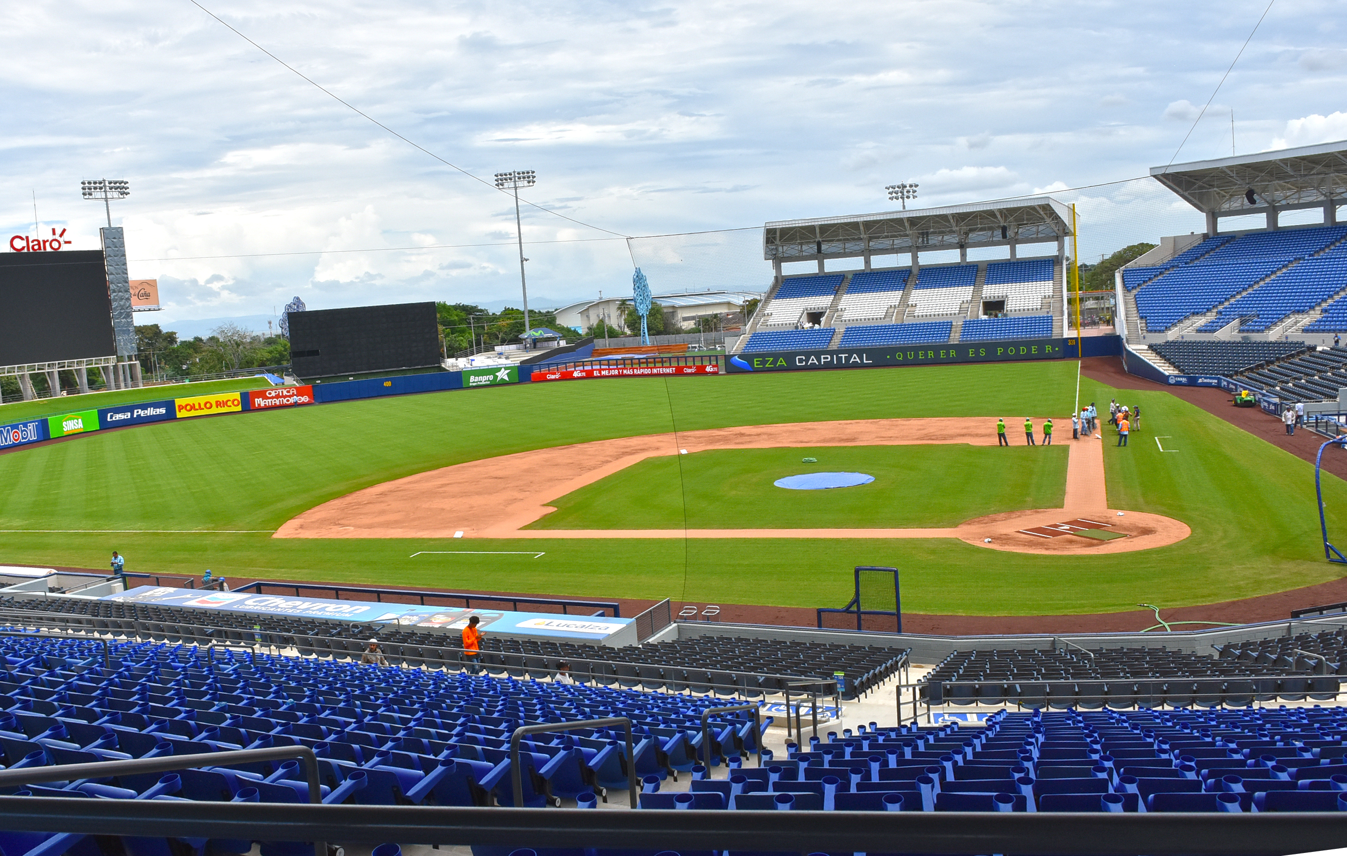 Recorrido turístico por el nuevo Estadio de Béisbol en Nicaragua