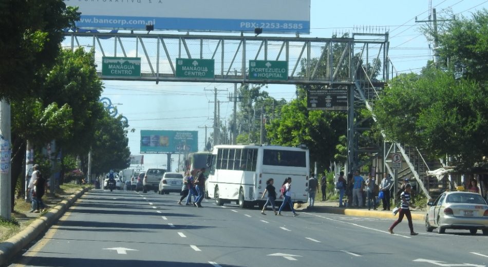 ¿Porqué los Nicaragüenses no usamos los puentes peatonales? 