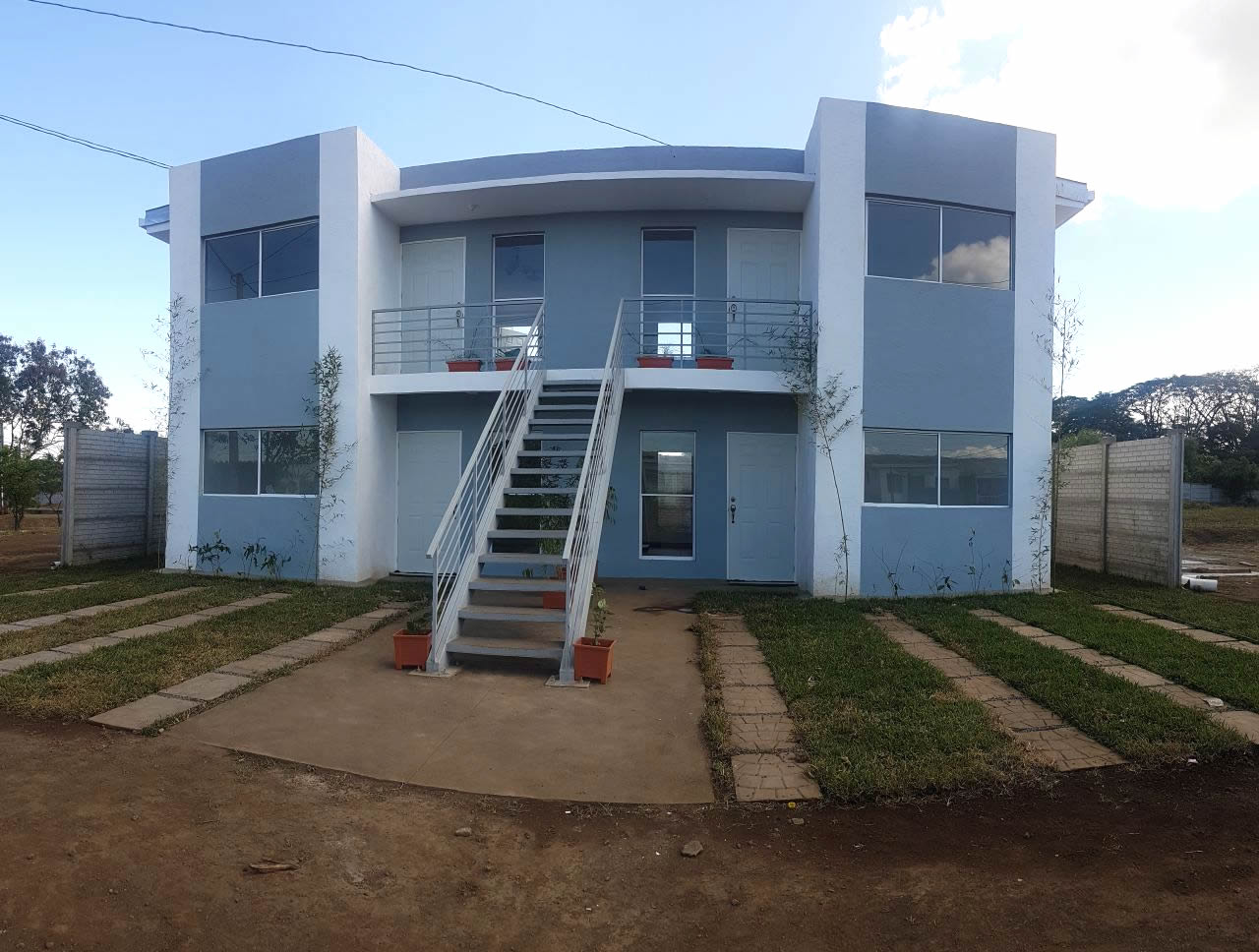 Nicaragua inaugura su primera vivienda de multifamilias en Managua