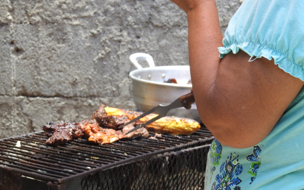 El negocio de vender carne asada en Nicaragua