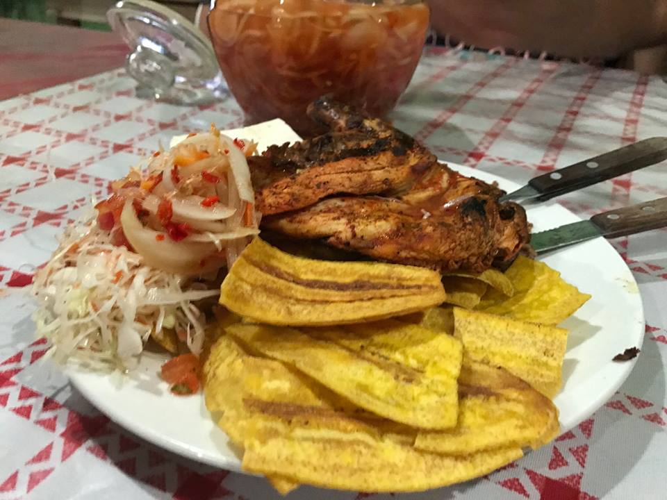 La venta de pollo asado una nueva fuente de empleo en Nicaragua