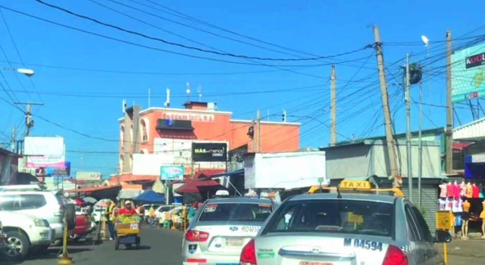 Recorriendo el Mercado Oriental en Managua Nicaragua