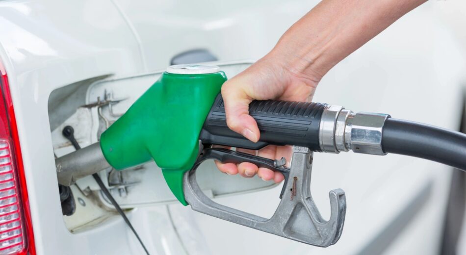 Precio de Gasolina llega $ 4 dólar el galón